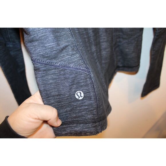 Lululemon women's zip up workout jacket space denim blue color navy size 6 - Picture 8 of 9